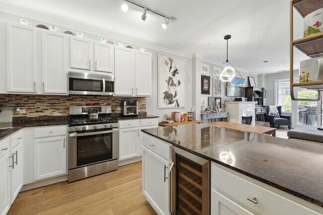 Foto del edificio - 2230 N Lincoln Ave