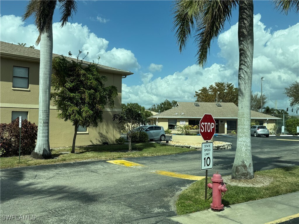 Primary Photo - 5323 Summerlin Rd