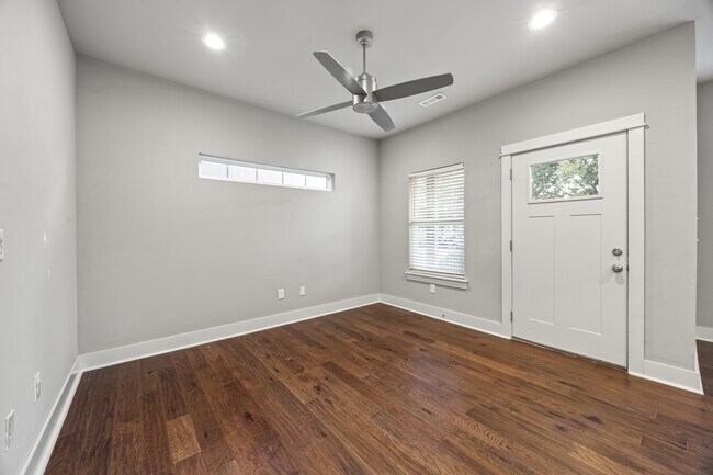 Foto del edificio - 910 W Cato Springs Rd