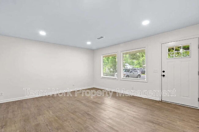 Building Photo - 3120 Matipan Ave