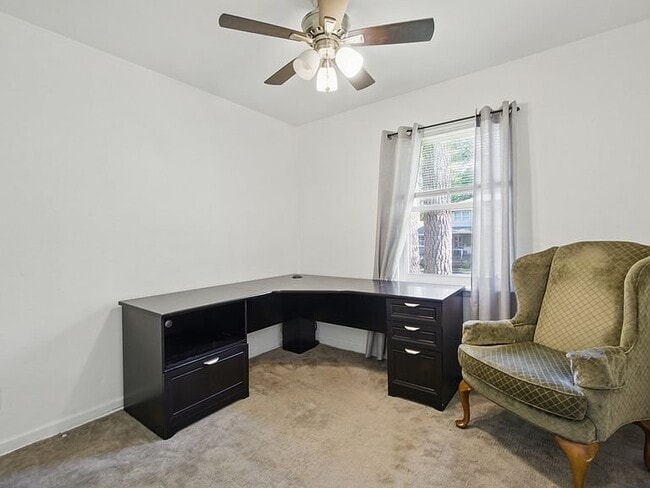 Foto del edificio - 4105 Clintwood Ln