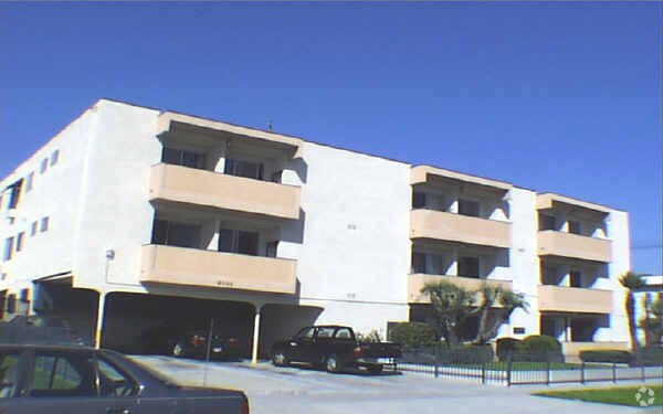 Foto del edificio - 6103 Pickford St