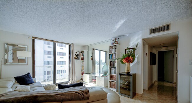 Foto del edificio - 4301 Collins Ave