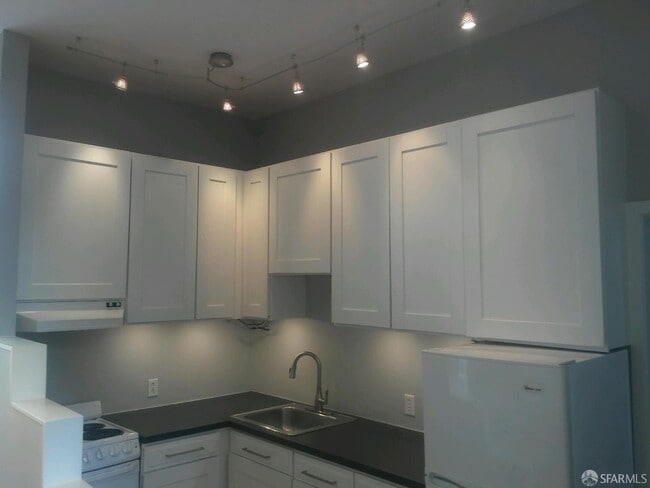 Building Photo - 236 Clinton Park