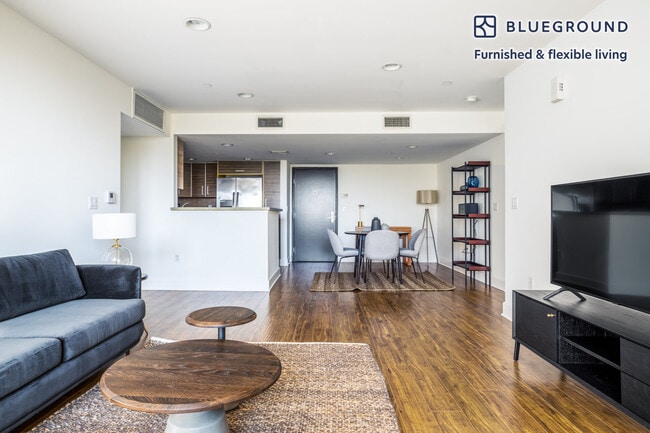 Building Photo - 833 N Edinburgh Ave