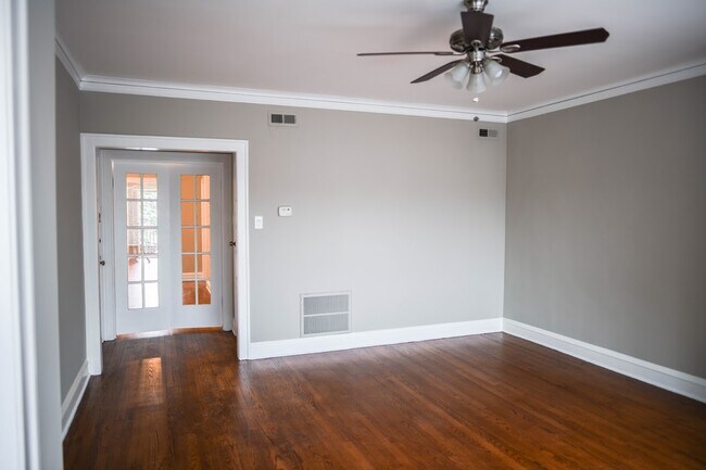 Foto del edificio - 5349 W Byron St