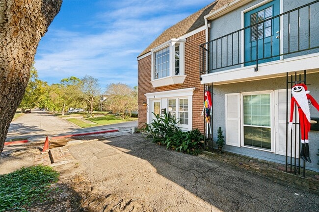 Foto del edificio - 5204 Arboles Dr