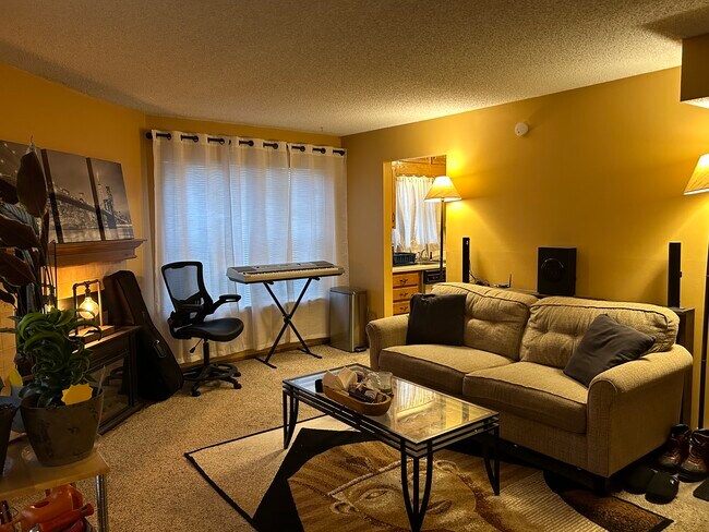 Foto del edificio - 8153 Holmes Rd