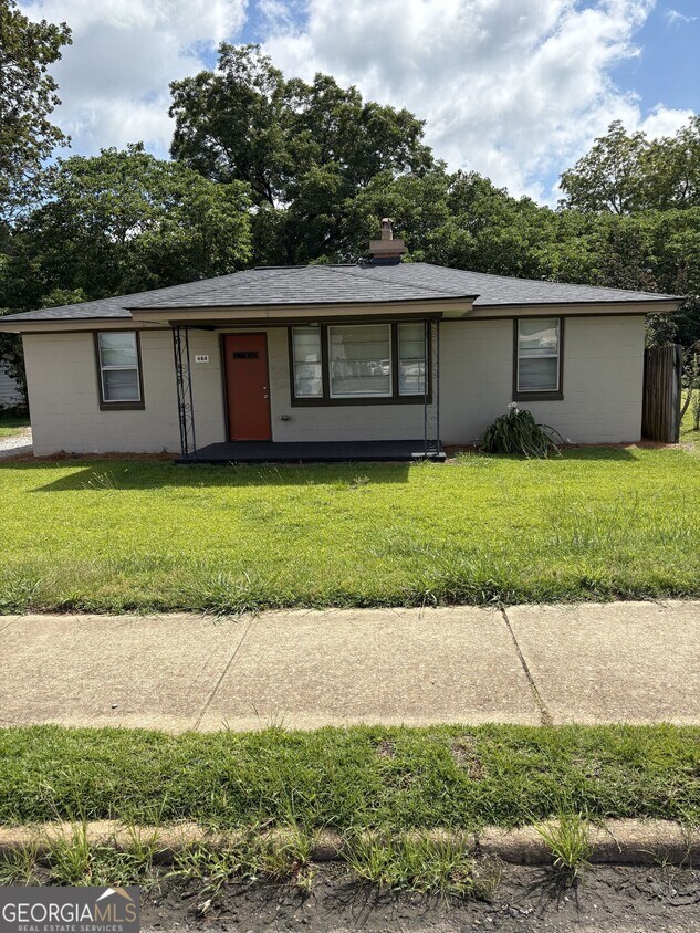 Primary Photo - 684 S Broad St