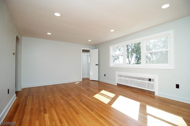 Building Photo - 609 Leo St