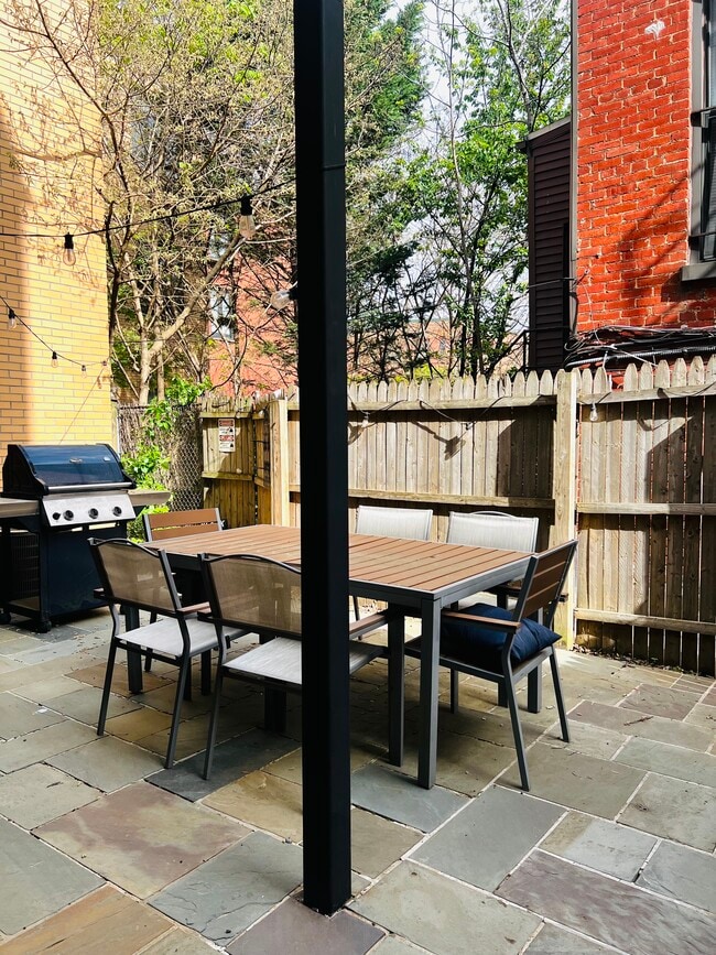 Building Photo - 1305 Clifton St NW