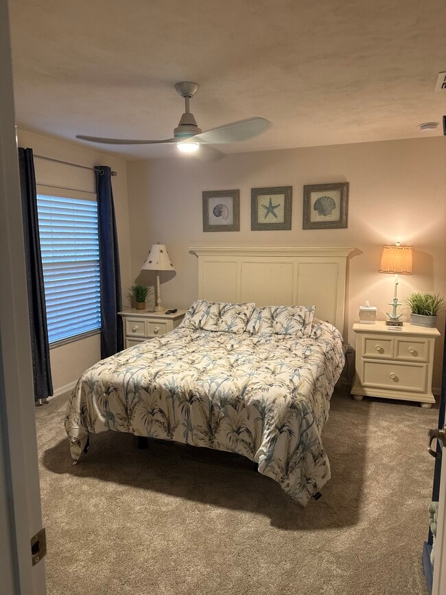 Upstairs bedroom for rent - 3637 Casalta Cir