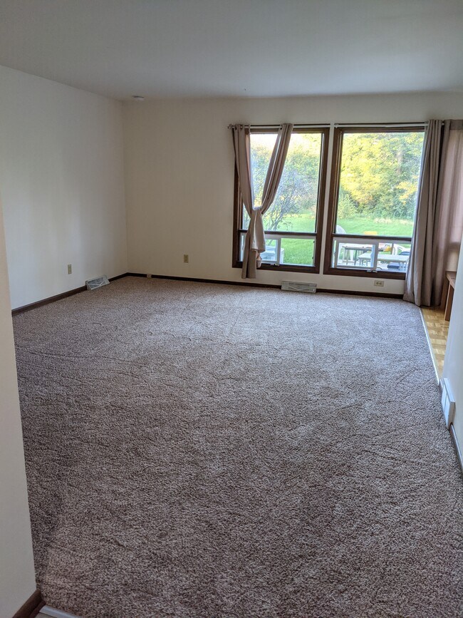 Sala de estar sin amueblar - 2023 Frisch Rd
