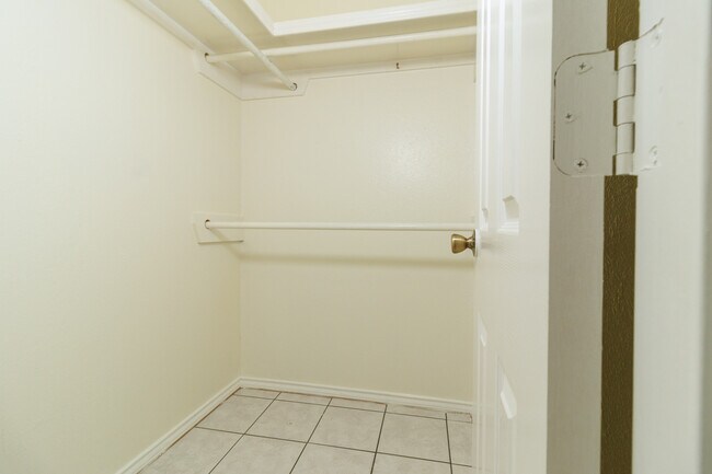 Foto del edificio - 1107 Stonehaven Blvd