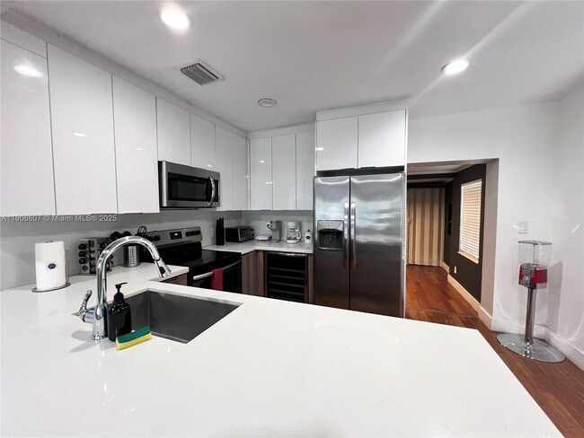 Foto del edificio - 324 NW 52nd St