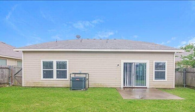 Building Photo - 2923 St Bernard Dr