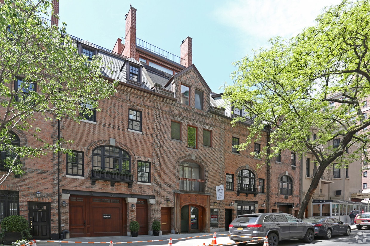 Building Photo - 172 E 75th St