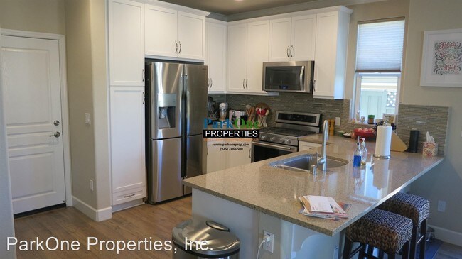 Building Photo - 3 br, 2.5 bath House - 200 South Park Ct.