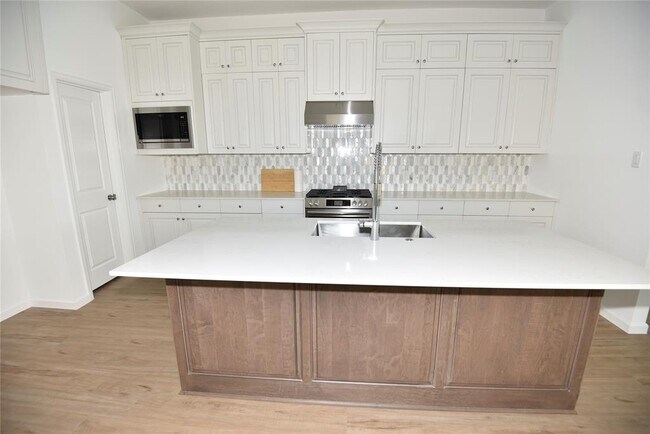 Building Photo - 27115 Sunflower Gln Ln