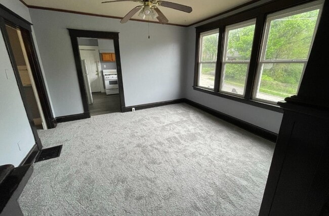 Building Photo - 925 Elberon Ave