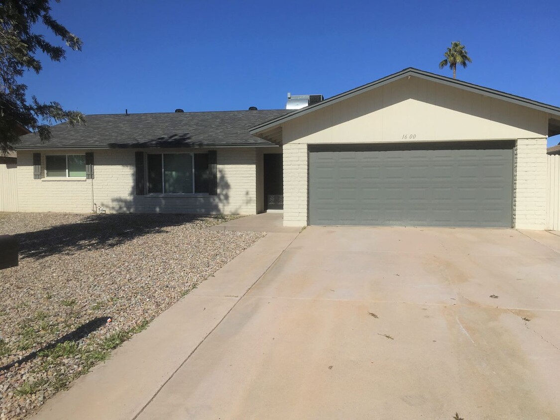 Primary Photo - 1600 E Bell de Mar Dr
