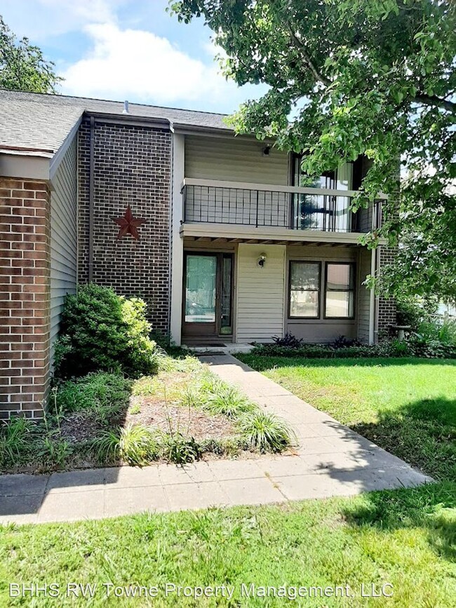 Building Photo - 3 br, 2.5 bath House - 1740 Lake Christoph...