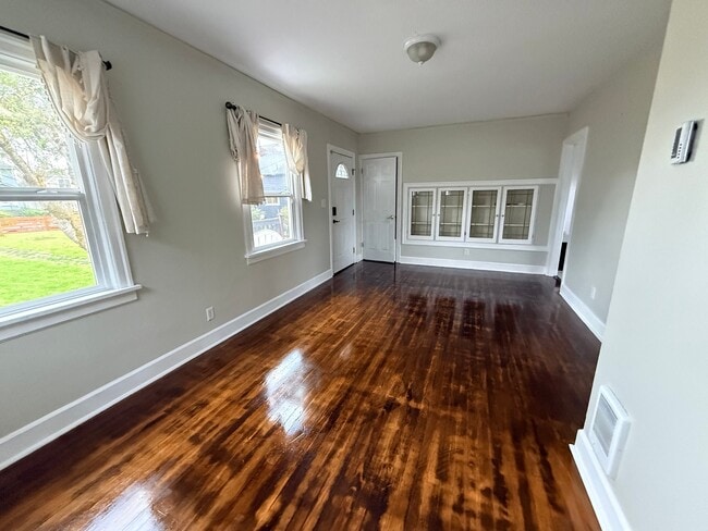 Foto del edificio - 2115 Wetmore Ave