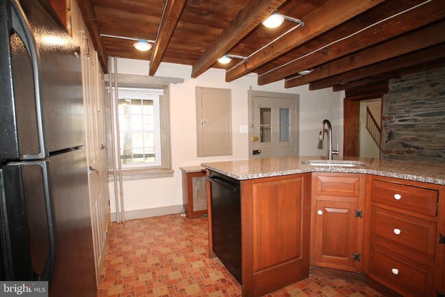 Foto del edificio - 4573 Curly Hill Rd