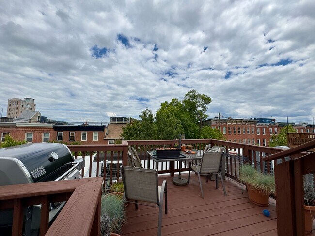 Foto del edificio - Charming 4Bed/3Bath in Riverside Neighborhood