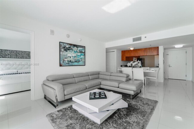 Building Photo - 1200 Brickell Bay Dr