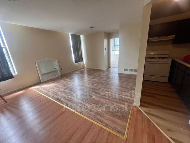 Foto del edificio - 570 Miller Ave