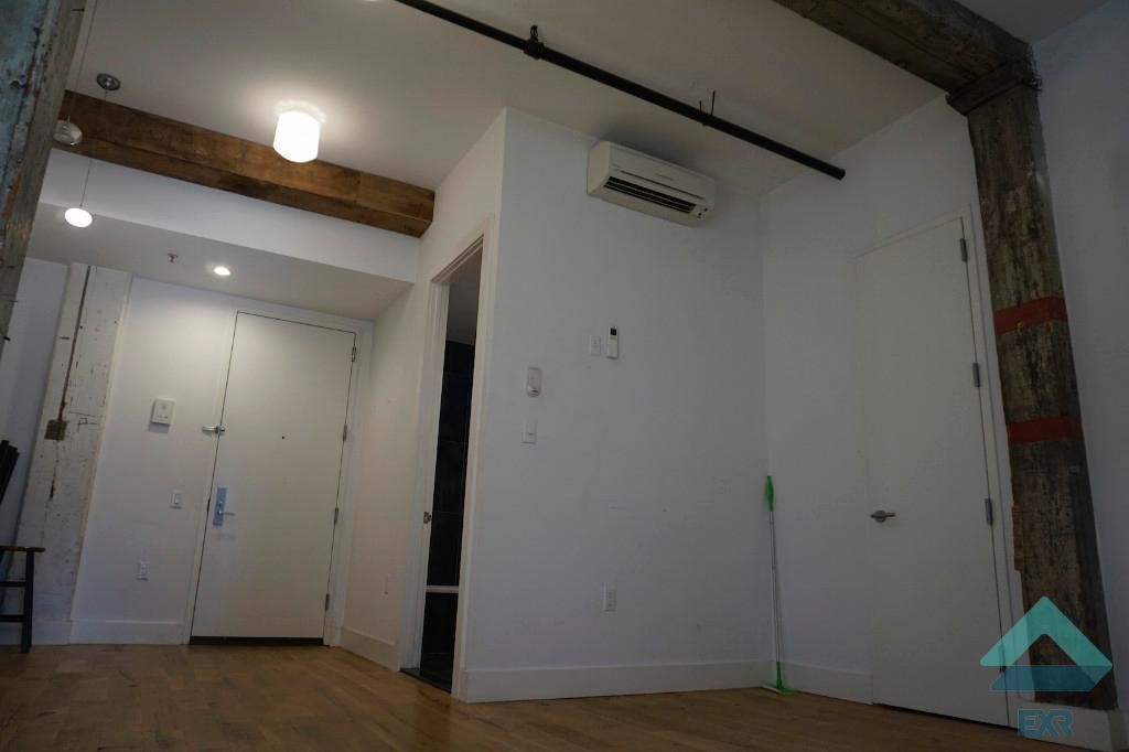 Foto principal - 56 S 11th St