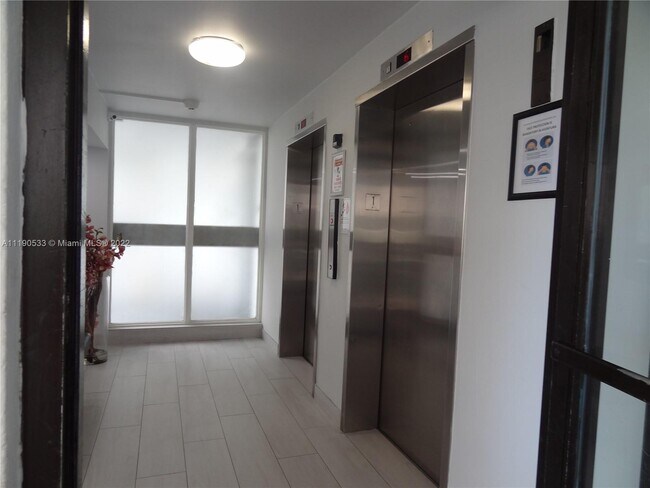 Foto del edificio - 3401 N Country Club Dr