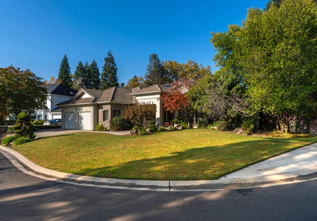 Building Photo - 585 E Chesapeake Cir