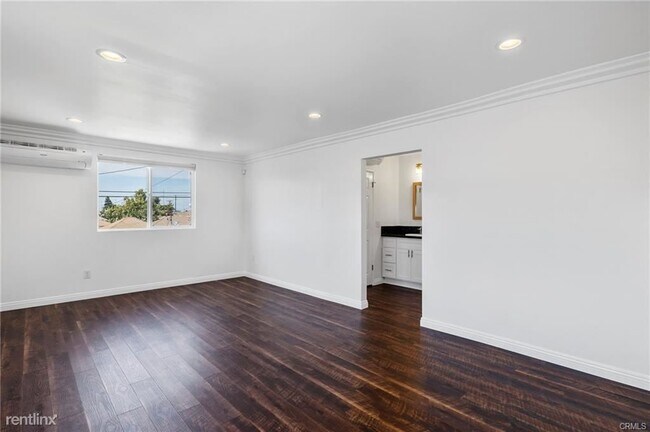Foto del edificio - 4 br, 2 bath House - 4823 W 137th St