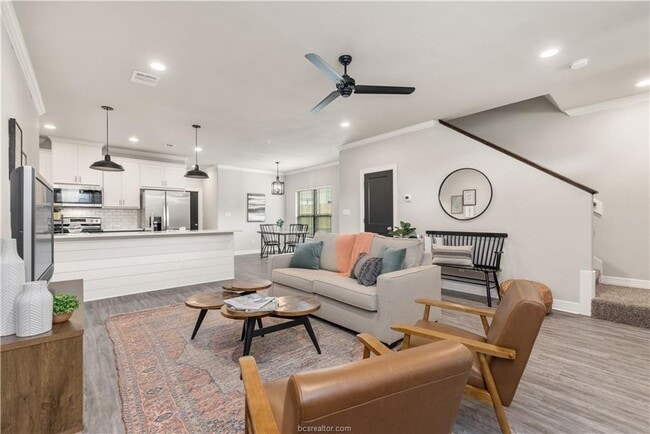 Building Photo - 725 Turner St