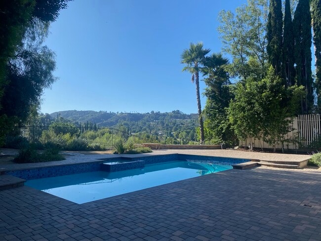 Building Photo - 4776 Galendo St