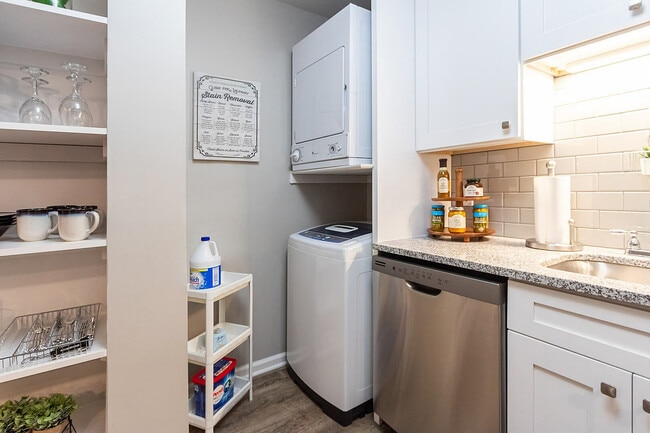The Dakota - Ridgewood Apartments