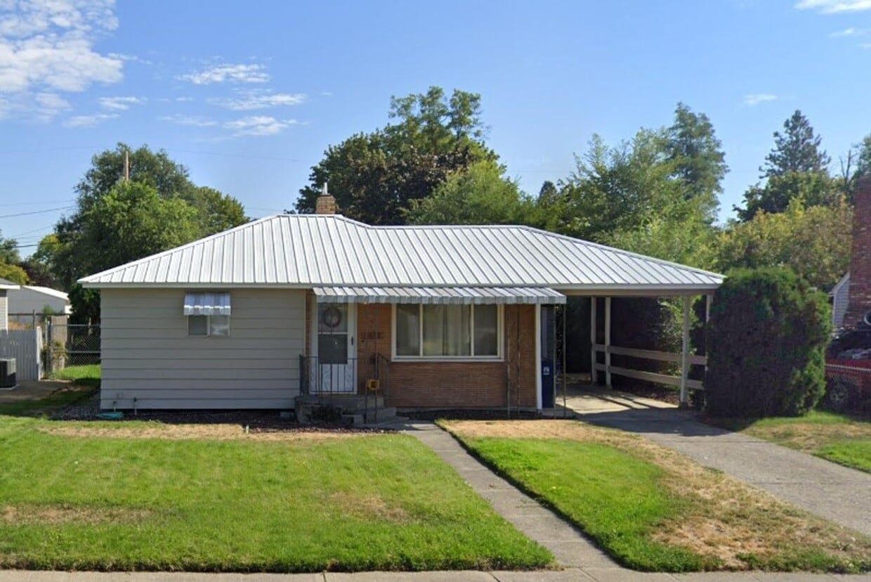 Primary Photo - 2 Bedroom Home In Shadle With Fenced Back ...