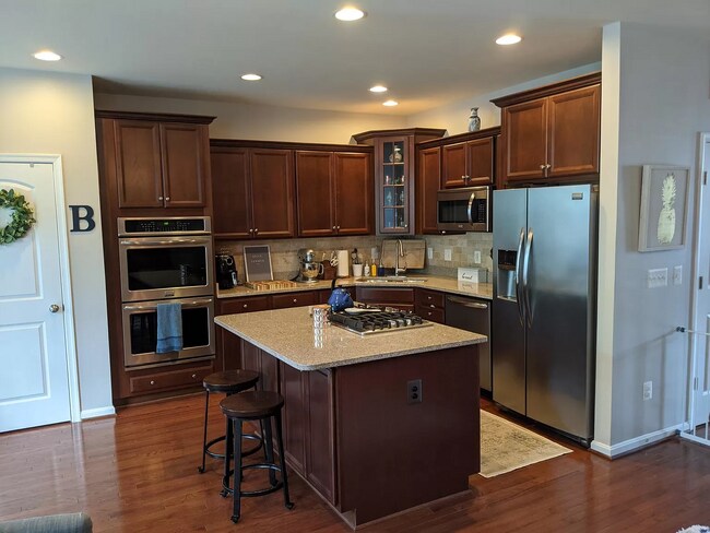 Building Photo - 7123 Sotheby Way