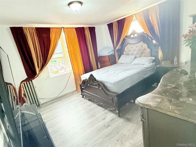 Foto del edificio - 220 Rogers Ave