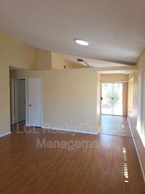 Foto del edificio - 25673 Hillman Ct