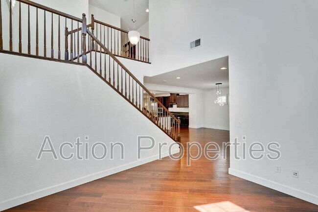 Building Photo - 675 W Esplanade Dr