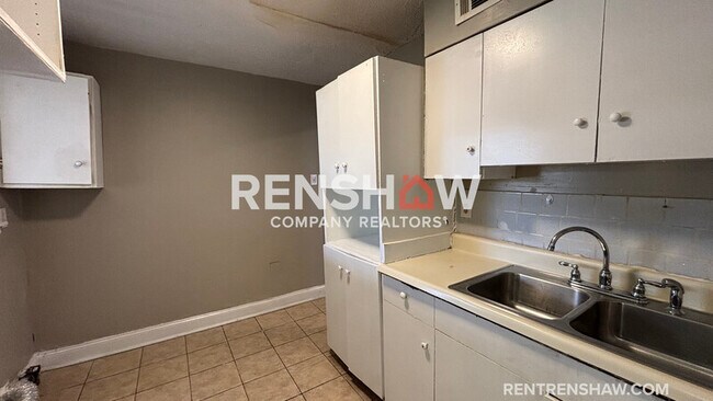 Foto del edificio - 4694 McCrory Ave