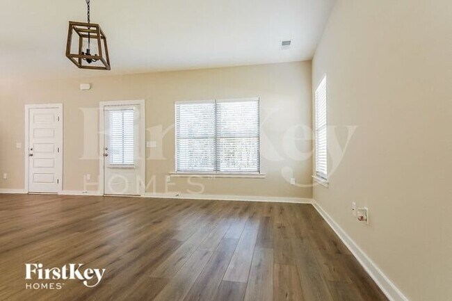 Building Photo - 671 Troubadour Ln