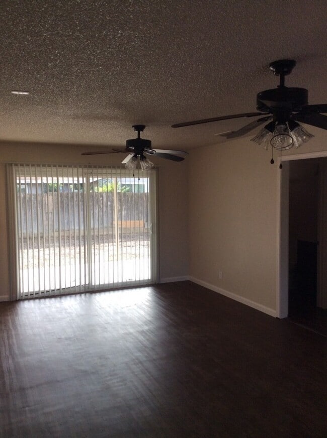 Building Photo - Beautiful home. Apply today!