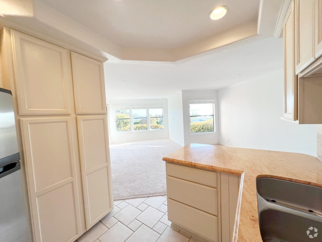Building Photo - 1074 Calle del Cerro