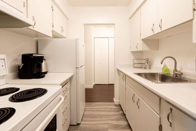 Building Photo - 55 E 12th Ave