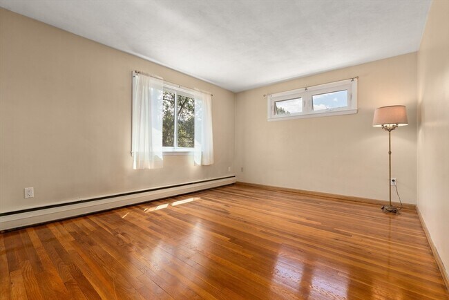 Foto del edificio - 76 Lionel Ave