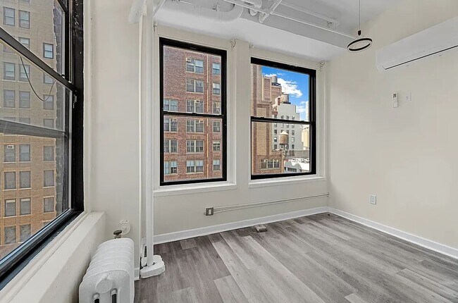 Building Photo - 261 West 30th Street